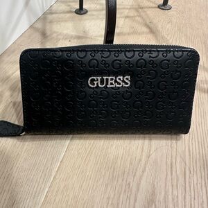 Like New GUESS Large Black Diamond Like Logo Embossed Wallet